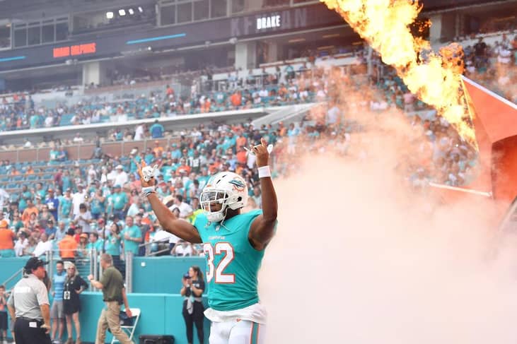 Miami Dolphins (5-4) @ Green Bay Packers (3-4-1)