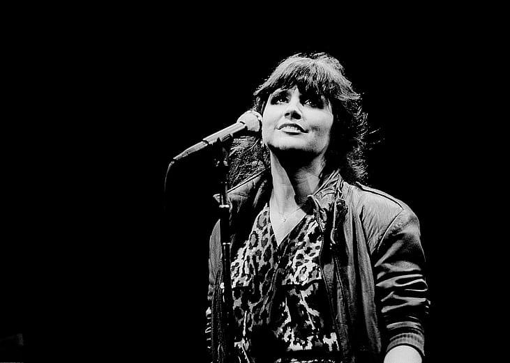 Singer Linda Ronstadt performs on stage at the Poplar Creek Music Theater in Hoffman Estates, Illinois in 1981.