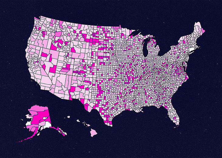 Map of the U.S. with varying degree of colors indicating where the least and most medical deserts are.