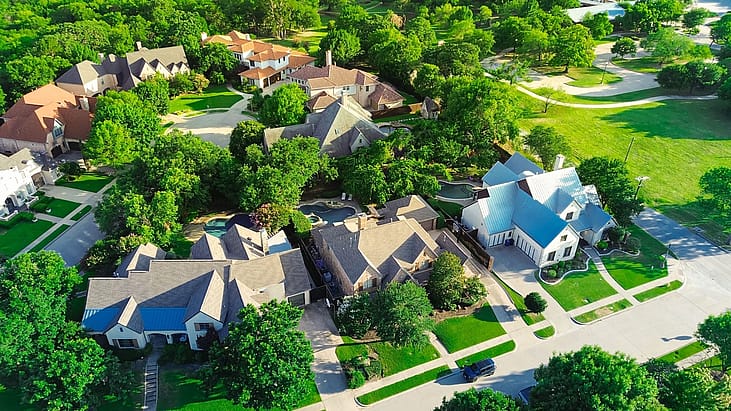 Aerial phot of a beautiful suburban neighborhood in Texas.