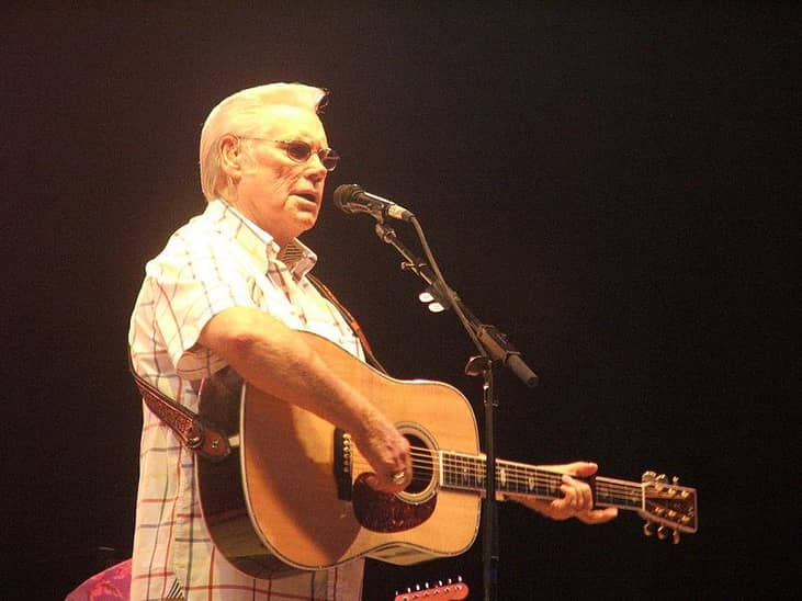 2013: Country music legend dies