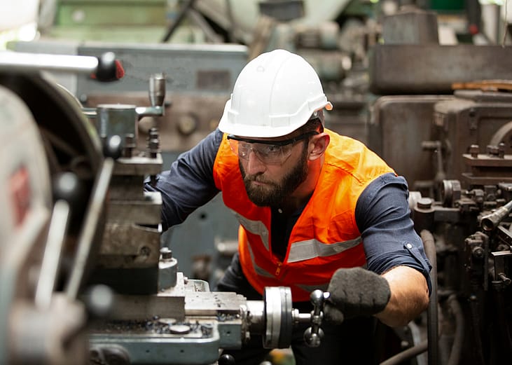 How much manufacturers in North Dakota spend on equipment