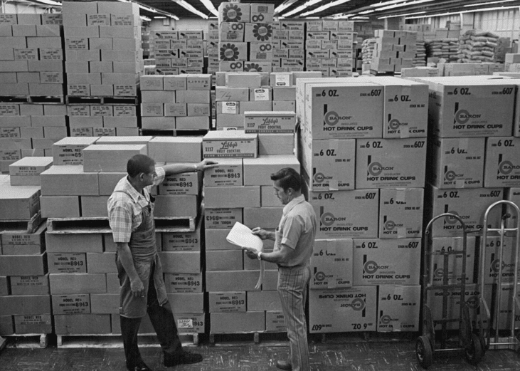 1976: Price Club introduces membership-based superstores