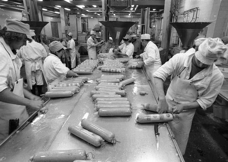 1990: ‘Ag-gag’ laws emerge