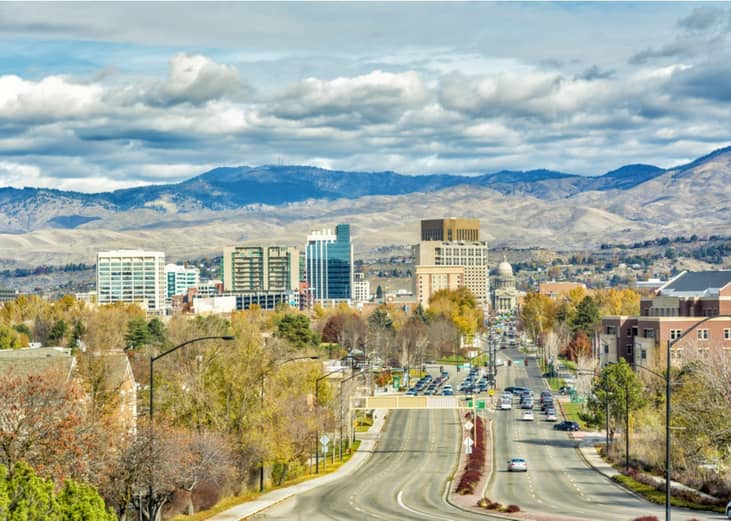 Road of cars leading up to Idaho state capital.
