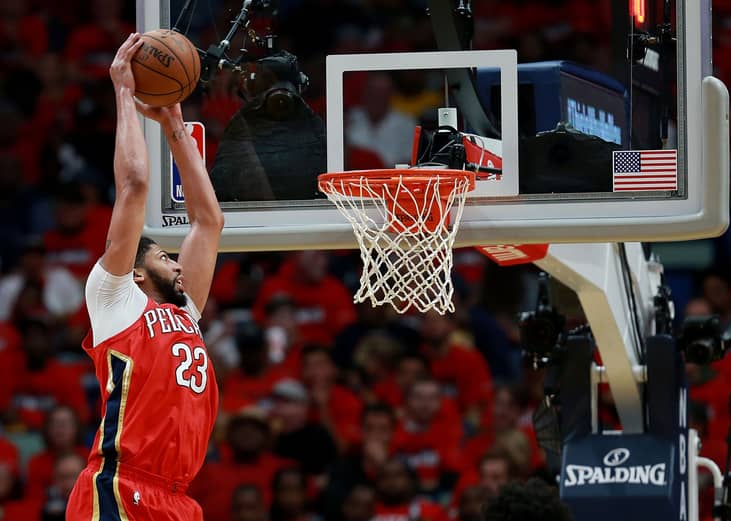 Anthony Davis of the New Orleans Pelicans dunks the ball