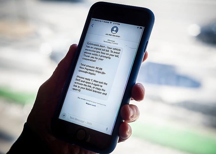 E-ZPass scam text message received by a user.