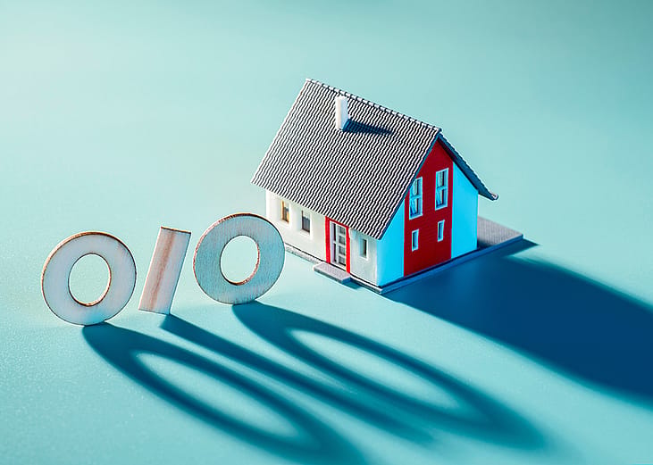 A 3D model of a house next to a percent figure with long shadows.