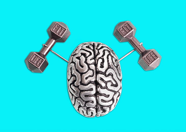 3D illustration of human brain illustrated to carry heavy dumbbells.