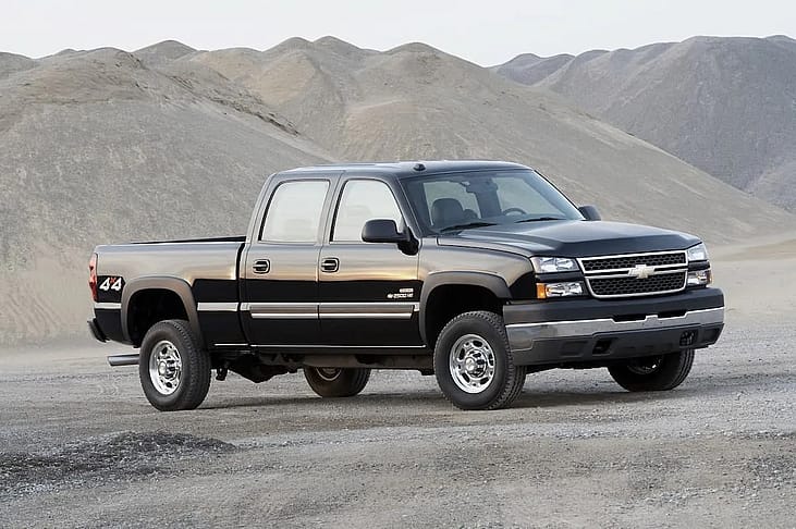 2006–2007 Black Chevrolet Silverado/GMC Sierra 2500HD/3500HD (6.6-liter Duramax LBZ) parked on rocky sand.