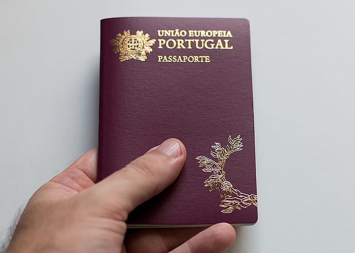 Person holding a Portuguese passport.