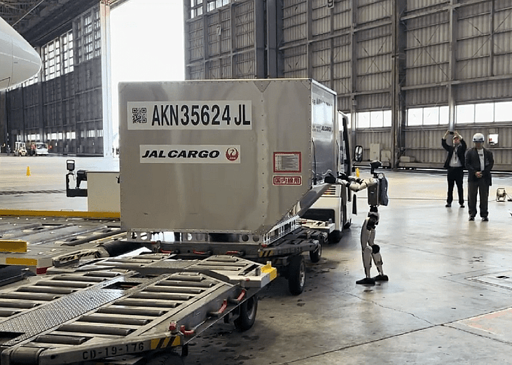 Humanoid robot in ground handling operations at HND. 