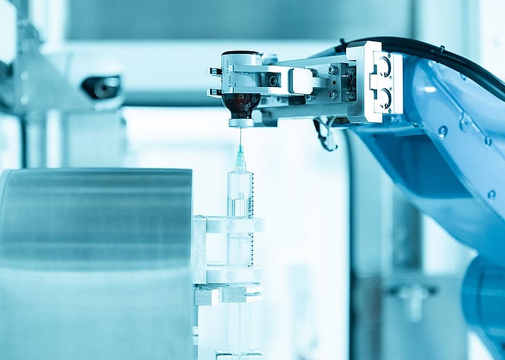 Chemotherapy drug compounding robot with syringe and medicine bottle