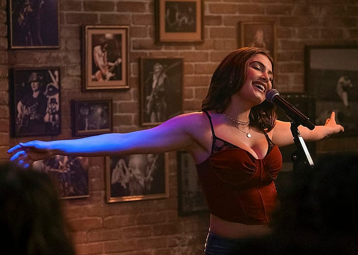 Hannah Wells (Ella Bright) in OFF CAMPUS. 