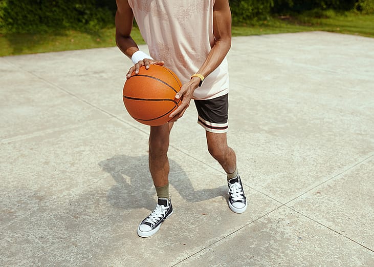Sportsman playing basketball.