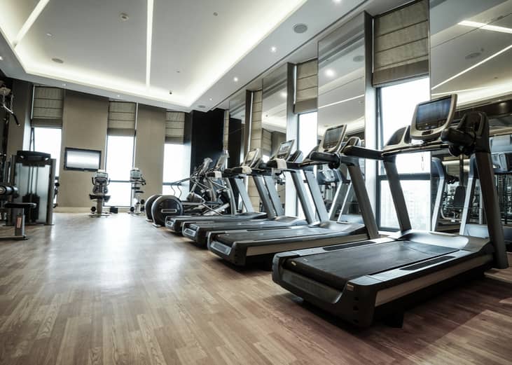 Gym equipment with live classes