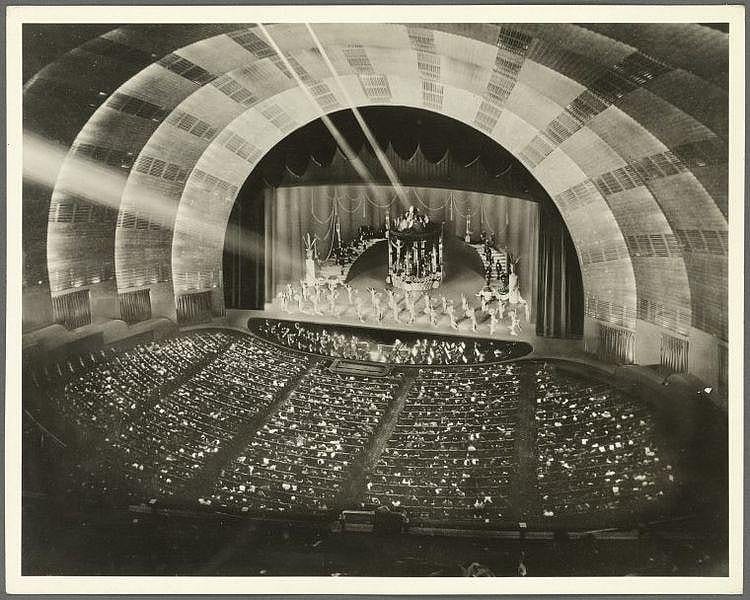 1932: Radio City in the big city