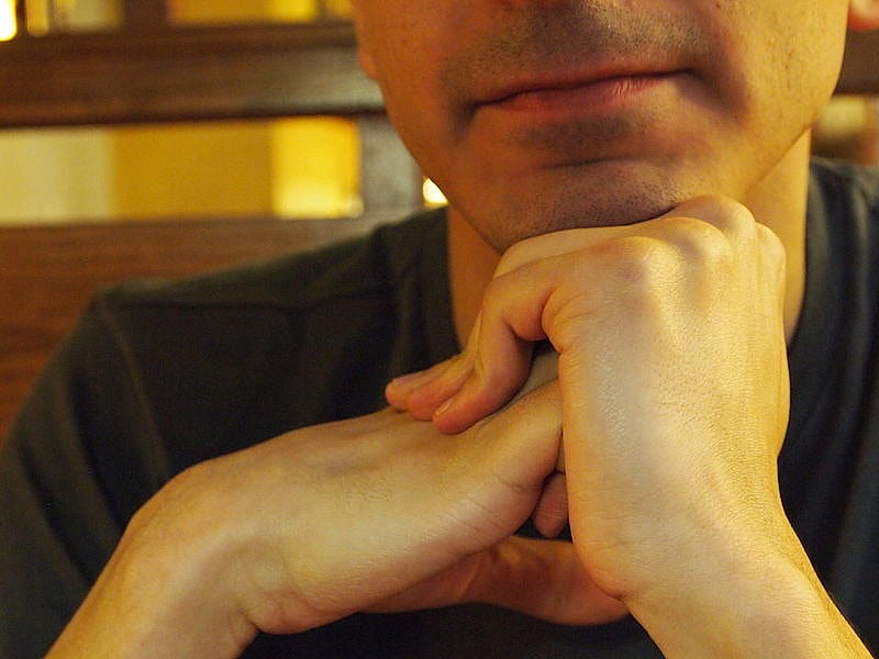 Cracking knuckles causes arthritis