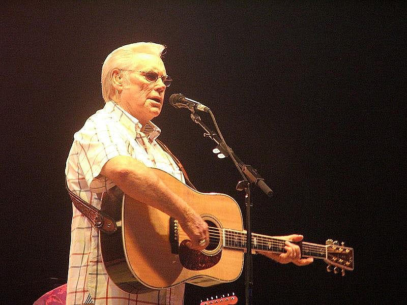 2013: Country music legend dies