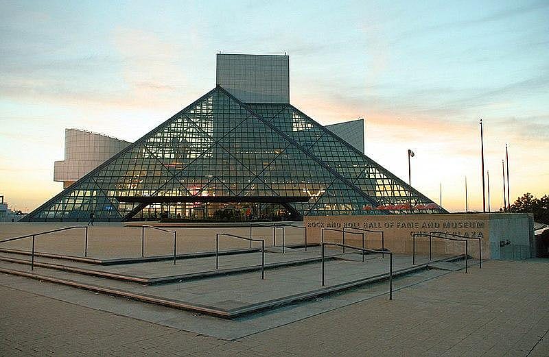 1986: Rock & Roll Hall of Fame 