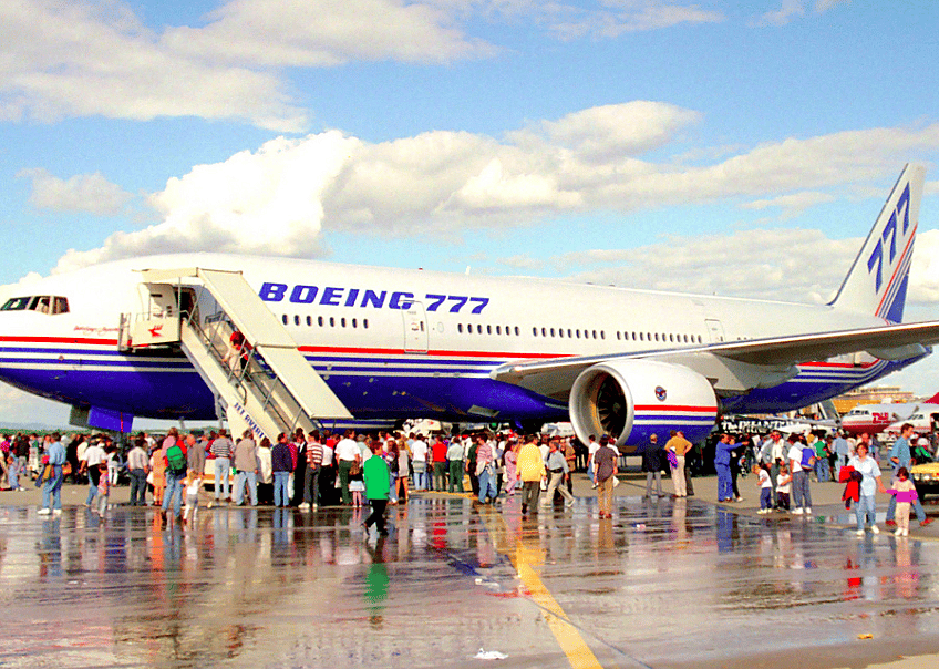 1995: Boeing 777 begins service