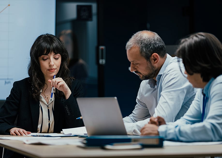 Board members brainstorming. — Suteren Studio // Shutterstock