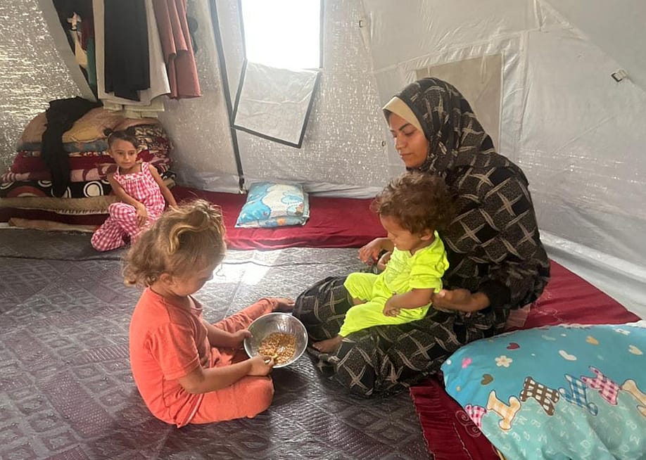Recently widowed single mother, Noura Abu Dan, with her small children in a refugee camp on Sheikh Mohammed Ahmed. — Mohammed Soulaimane for Next City