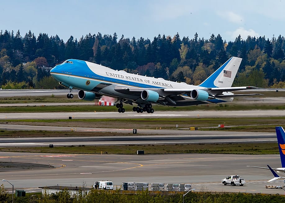 US Air Force's Air Force One Boeing 747-200B (VC-25A) leaving Seattle-Tacoma International Airport. — Joe A. Kunzler // Shutterstock