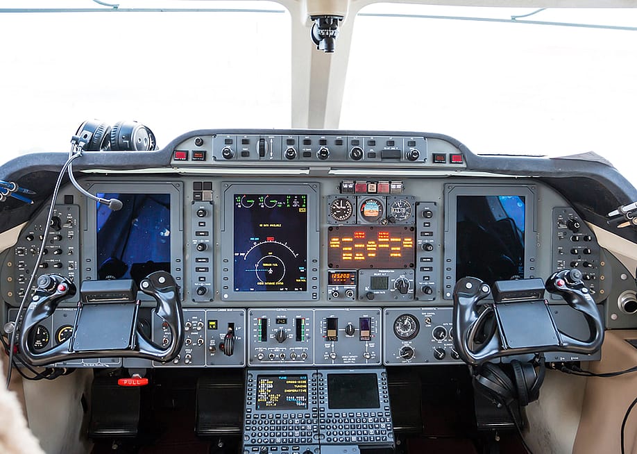 A look at an aircraft cockpit. — Dushlik // Shutterstock