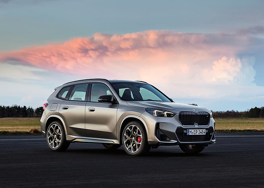 BMW X1 M35i, M Frozen Pure Grey Metallic, Rim 20“ Styling 872M from 2023. — BMW Group