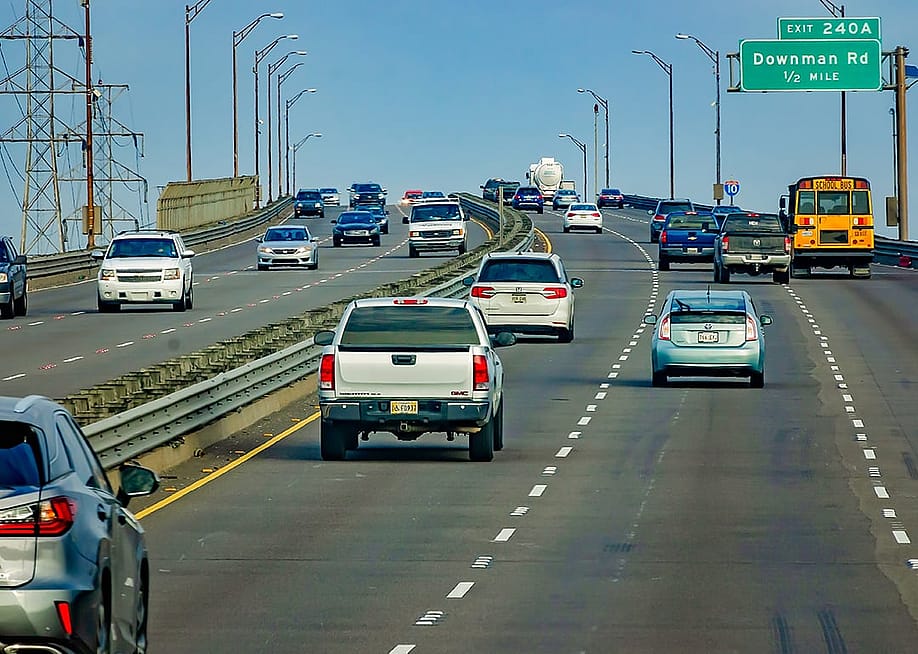 Traffic situation via the I-10 High-Rise Bridge in New Orleans, Louisiana, USA. — Carmen K. Sisson // Shutterstock