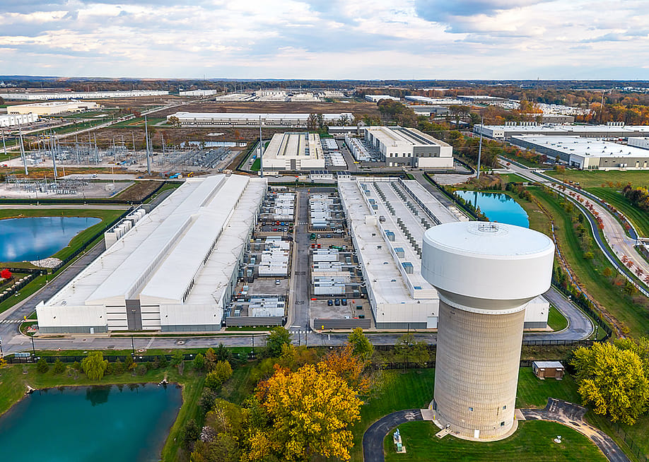 A modern industrial infrastructure in Ohio that includes large data centers, power and logistics hubs. — SNEHIT PHOTO // Shutterstock