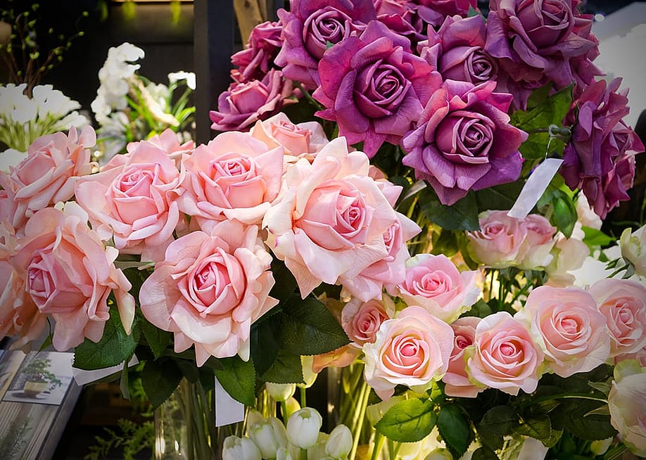 Bouquets of pink roses. — sommai damrongpanich // Shutterstock