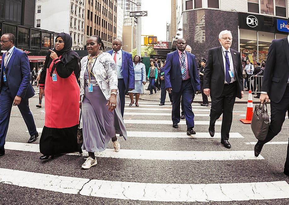 New Yorkers crossing the street to go to work in the morning. — Drop of Light // Shutterstock