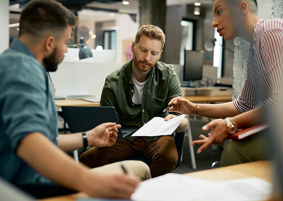 Freelance workers discussing a report. — Drazen Zigic // Shutterstock
