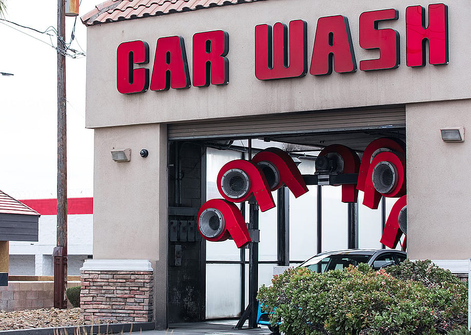 An exit point of a car wash shop in Las Vegas, Nevada, USA. — RYO Alexandre // Shutterstock