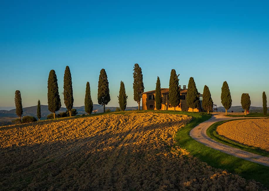 Sunset view of a rustic Italian villa — Anton Gvozdikov // Shutterstock