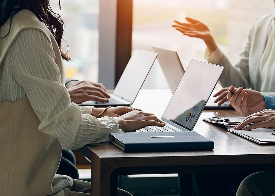 Businesspeople casually having a meeting in an office. — metamorworks // Shutterstock
