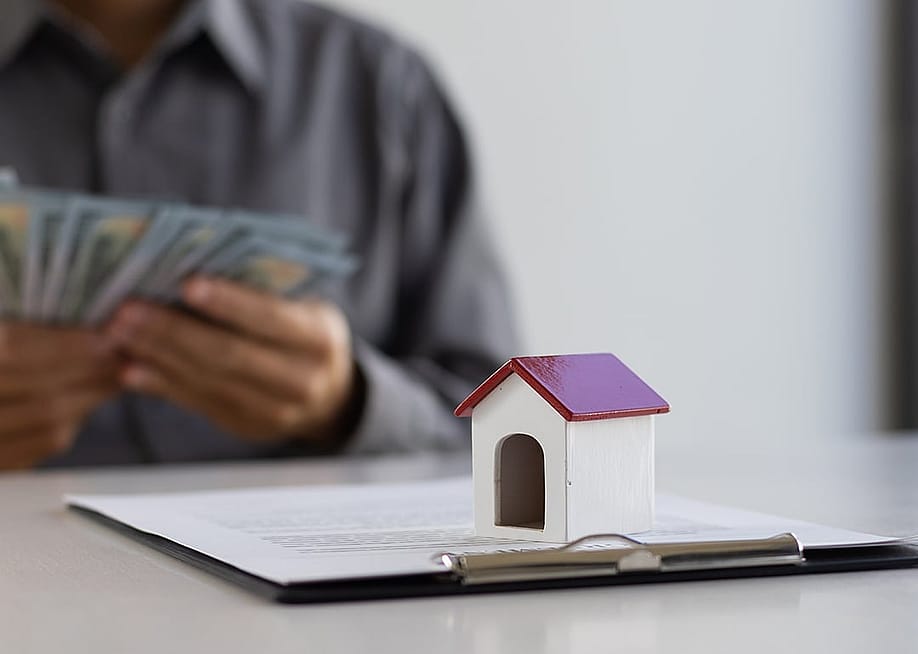 A real estate agent counting cash payment after closing a deal. — Wasan Tita // Shutterstock
