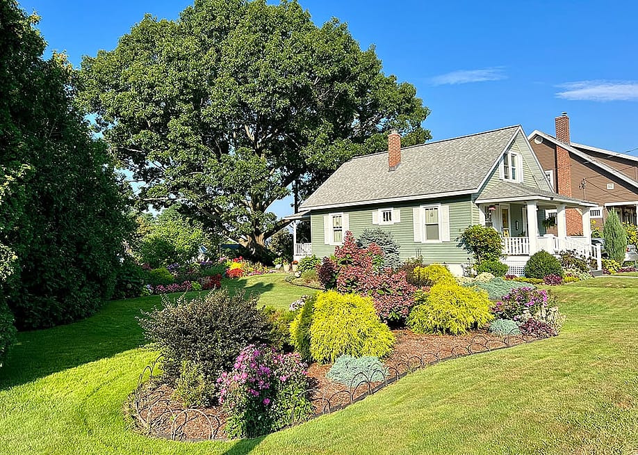 A home with a beautifully manicured lawn. — JTTucker // Shutterstock