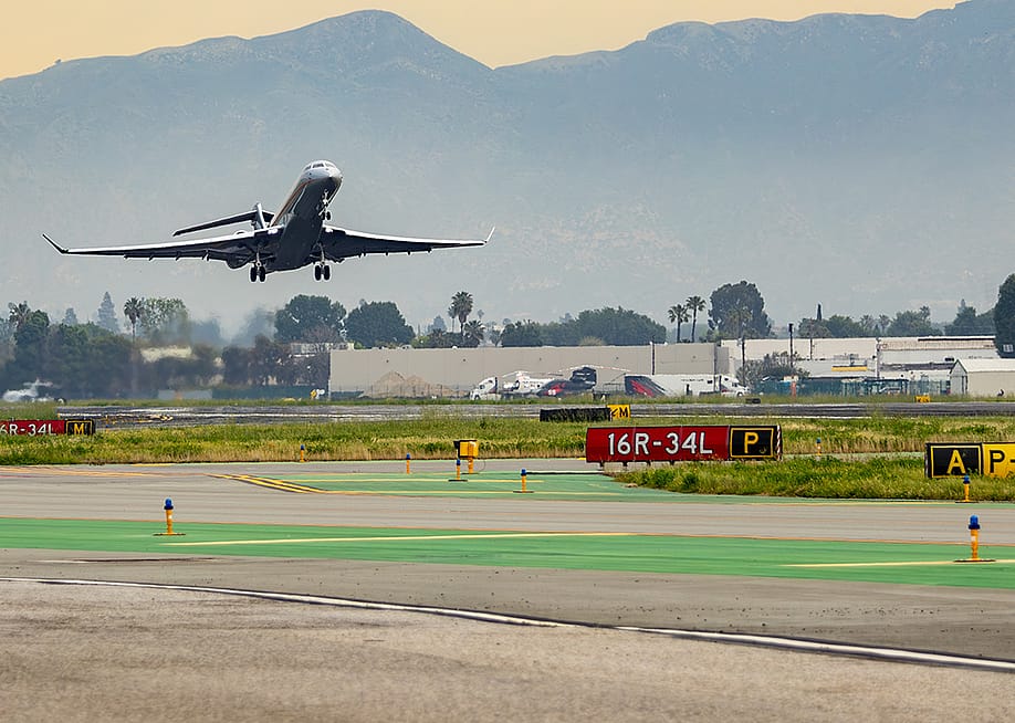 A Global 7500, built by Bombardier is seen climbing out of runway 16R on an afternoon departure from California. — Ed Saldana // Shutterstock