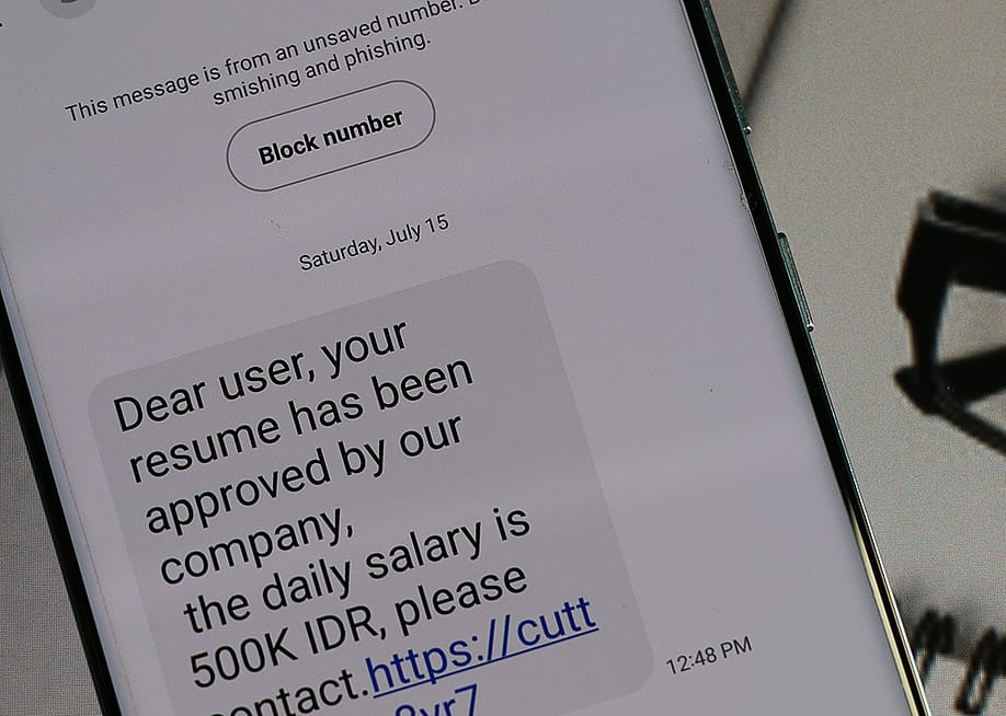 A suspicious job alert text message with a phishing link. — Peace-loving // Shutterstock