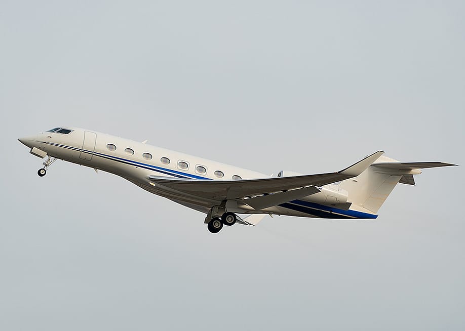 A N-870PS Gulfstream G650ER business jet taking off during the world economic forum in Davos, Switzerland. — Robert Buchel // Shutterstock