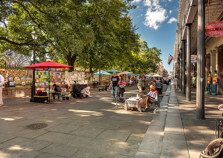 Outdoor market stalls along New Orleans French Quarter. — Cavan-Images // Shutterstock