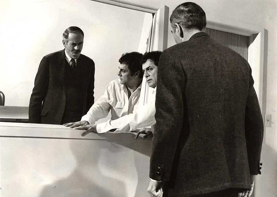 Henry Fonda and Tony Curtis in "The Boston Strangler"