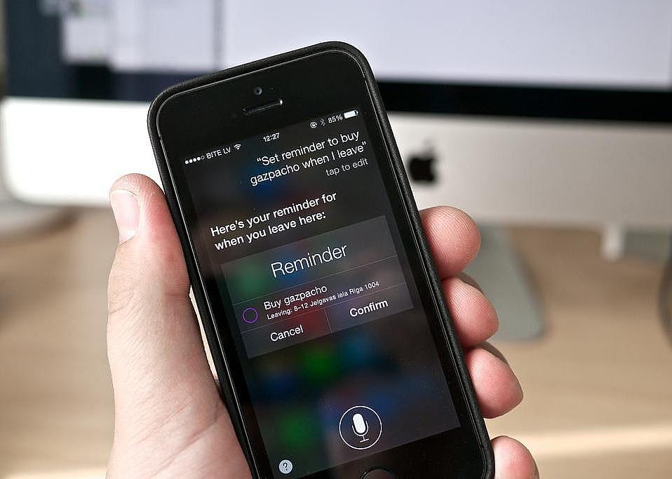 2010: Siri