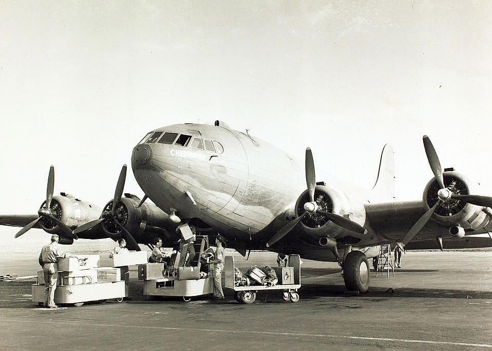 1940: First pressurized cabin in a commercial airliner