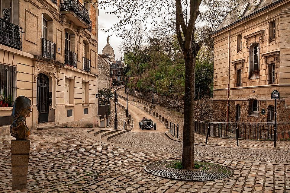 Winding streets of Montmartre