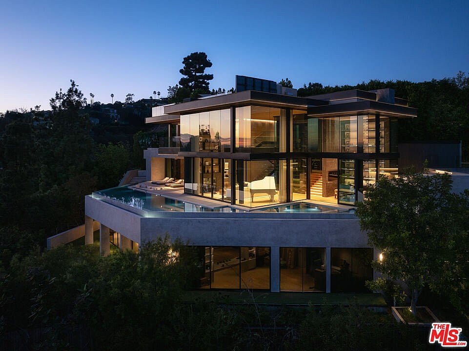 #13. 9126 Cordell Dr, Los Angeles