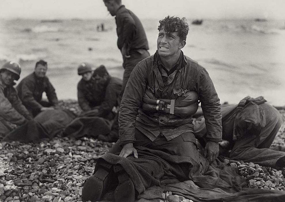 #27. Ten photographs from D-Day